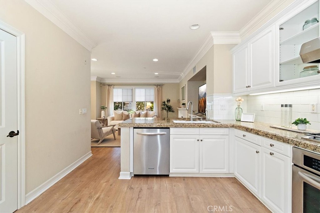 1800 Oak Street 200
