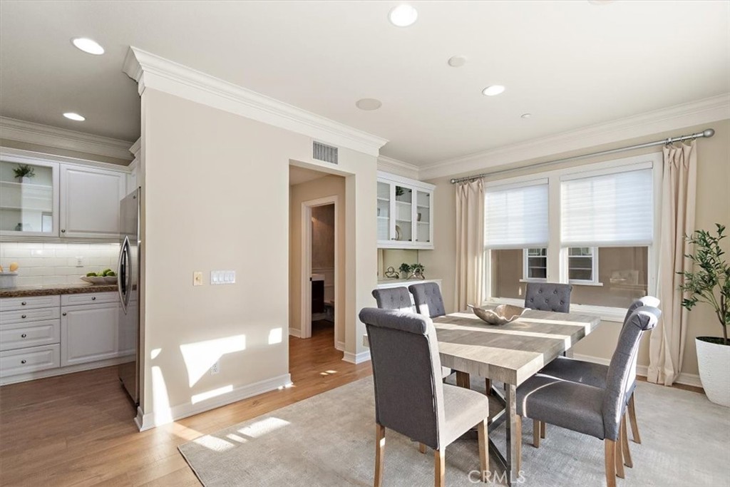 1800 Oak Street 200