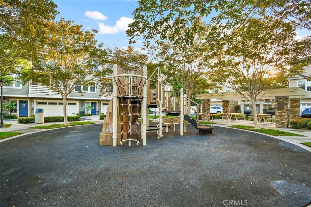 1800 Oak Street 200