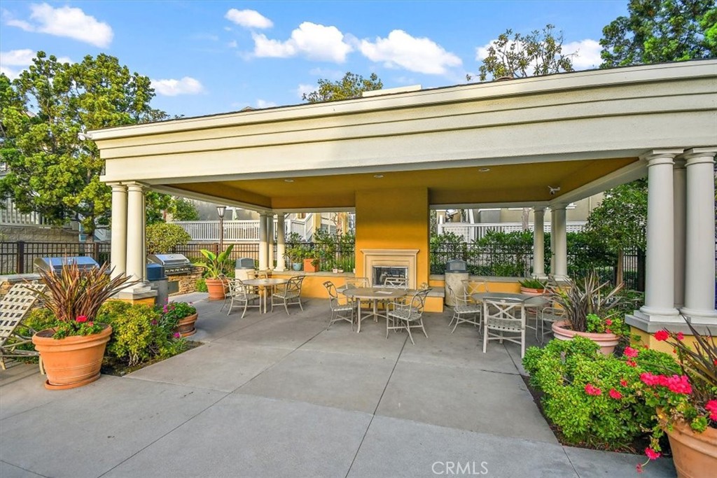 1800 Oak Street 200