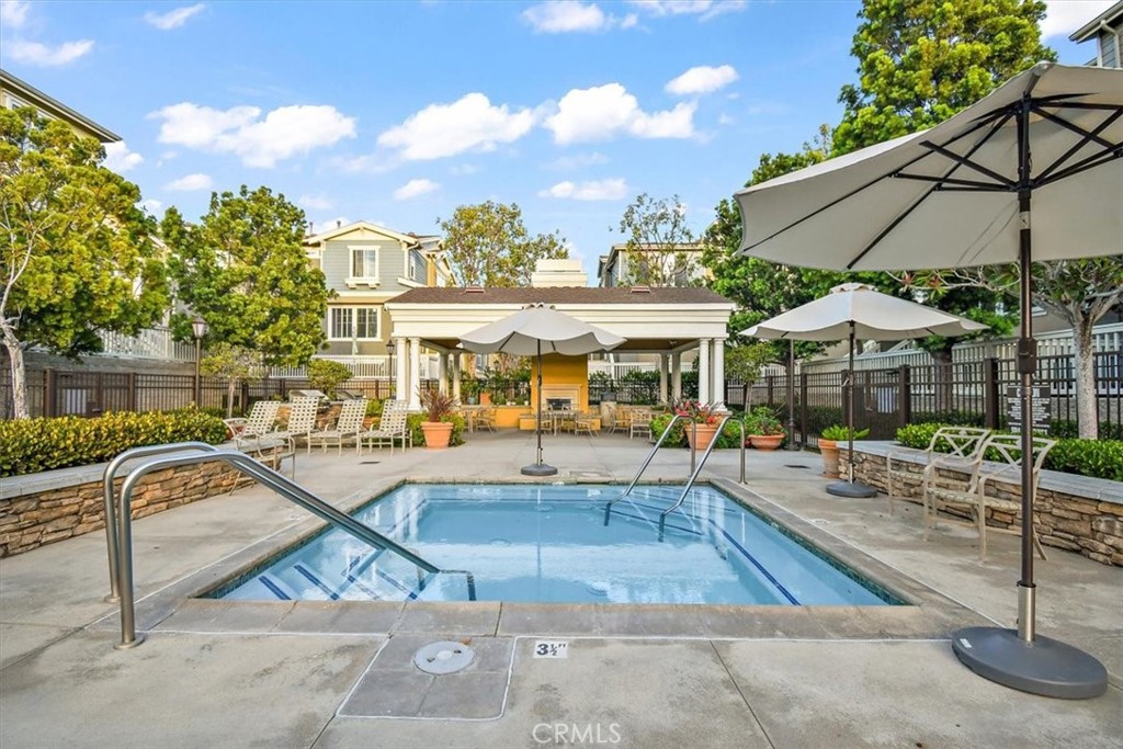 1800 Oak Street 200