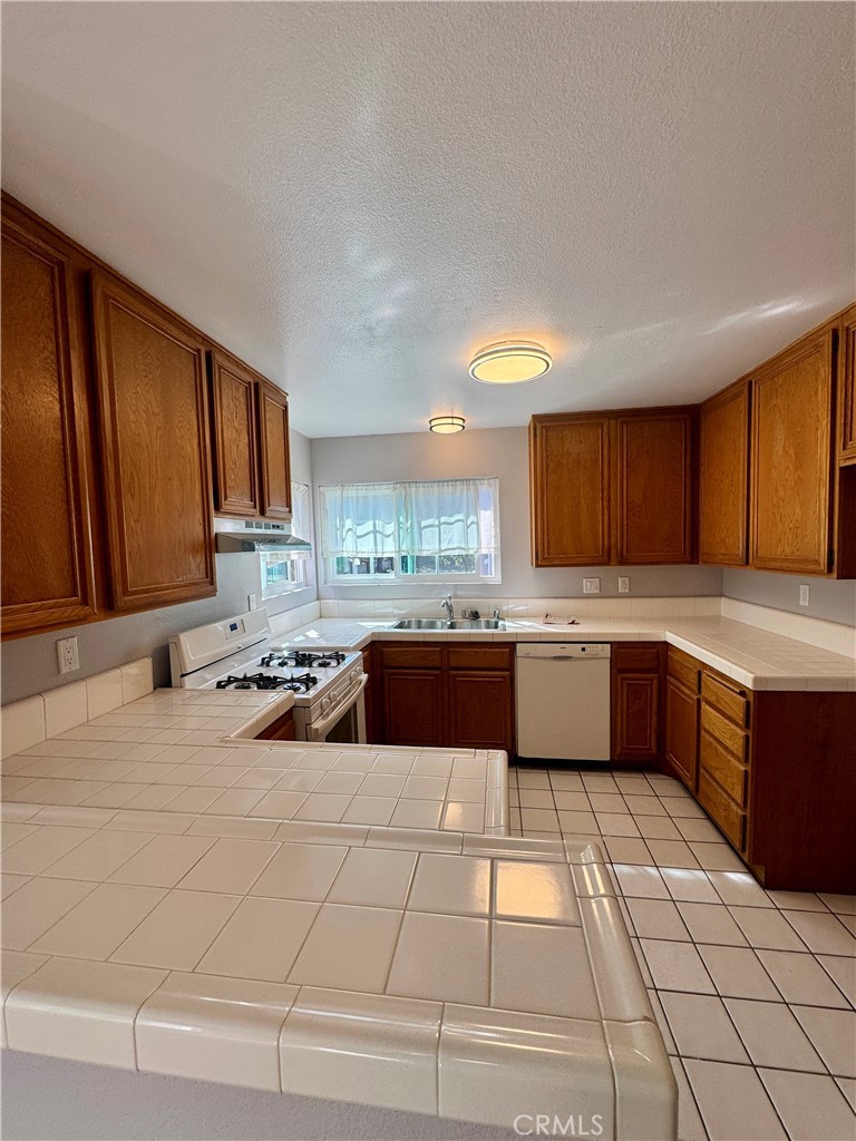 2800 Plaza Del Amo 238