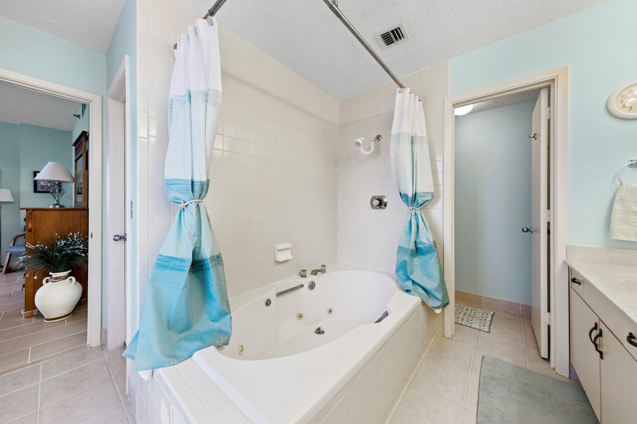 8271 Gulf Boulevard, APT 901