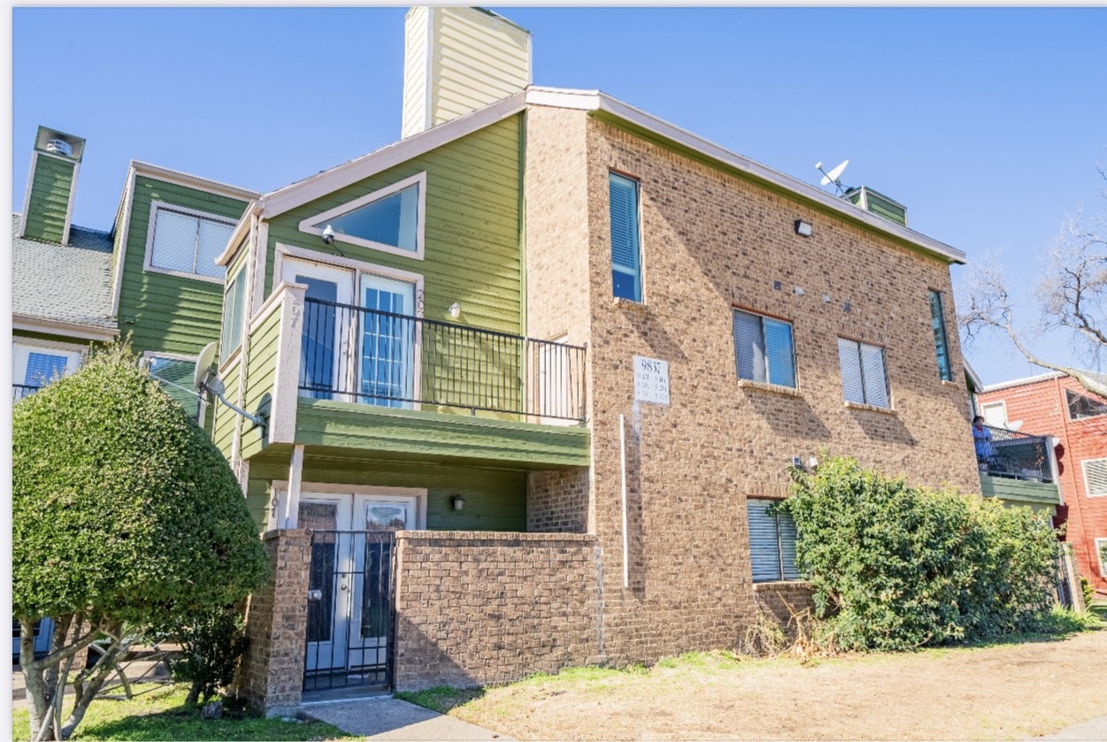 9837 Walnut Street 207