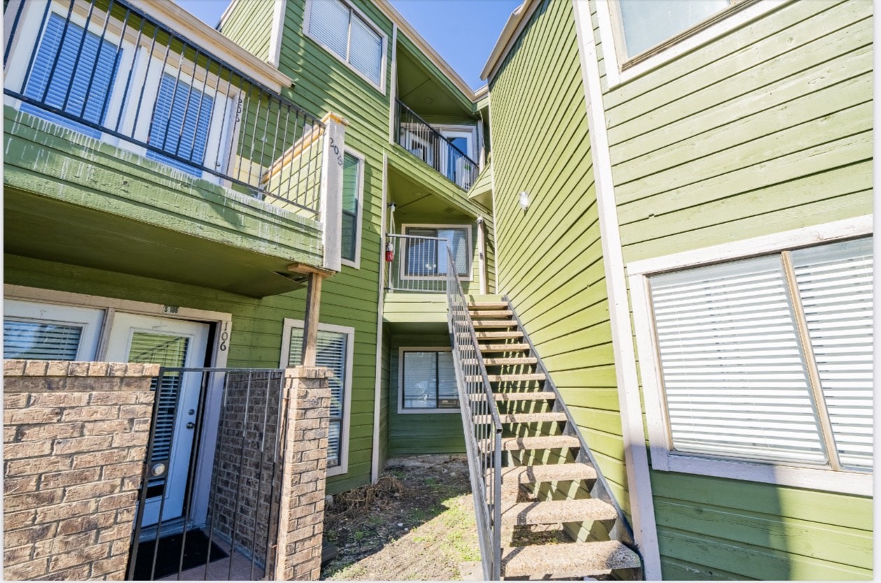 9837 Walnut Street 207