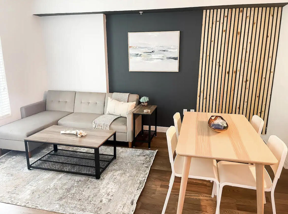 400 N Federal Highway 211s