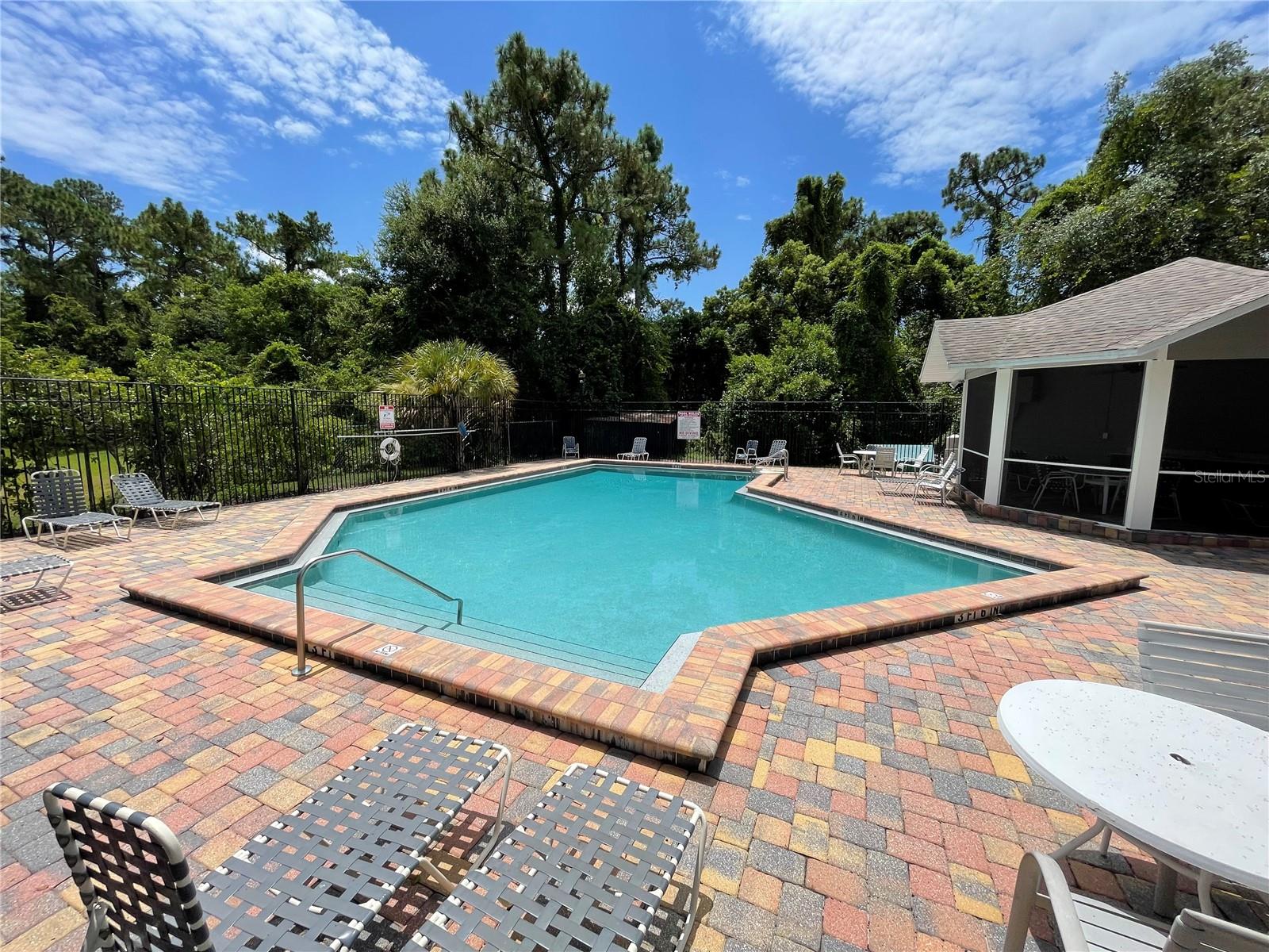 548 SHADOW GLENN PL
