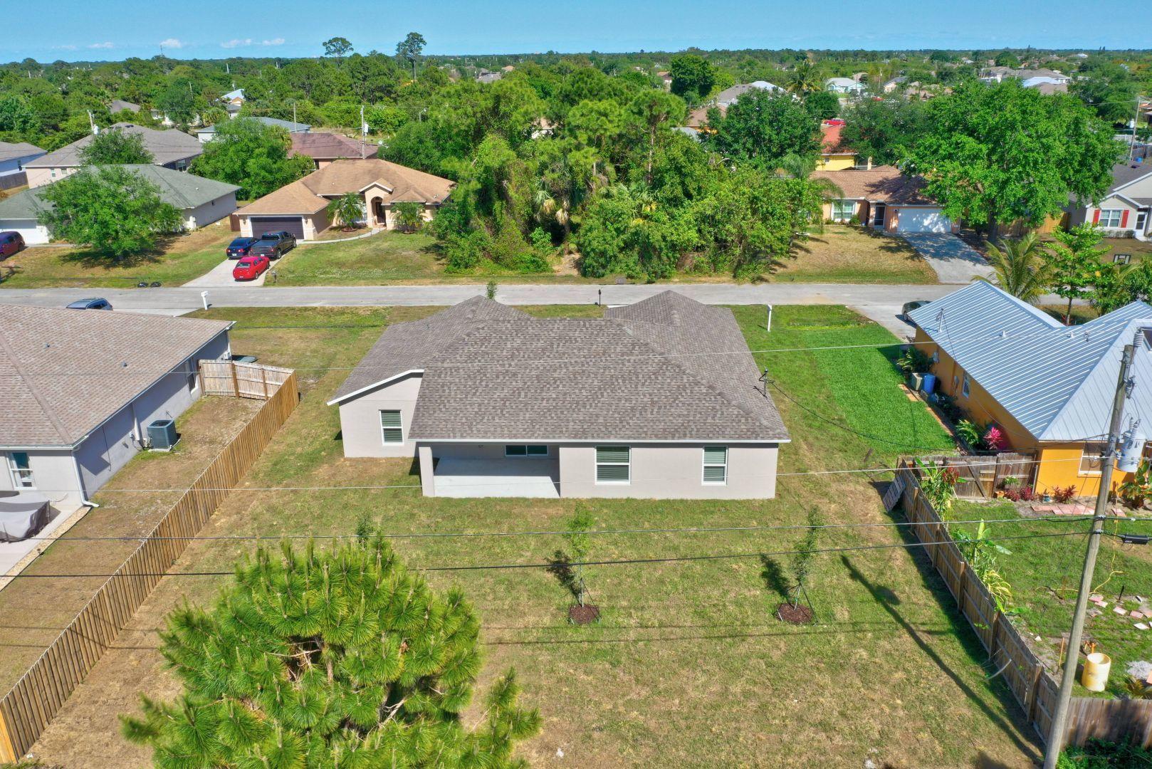 1010 SW Calmar Avenue