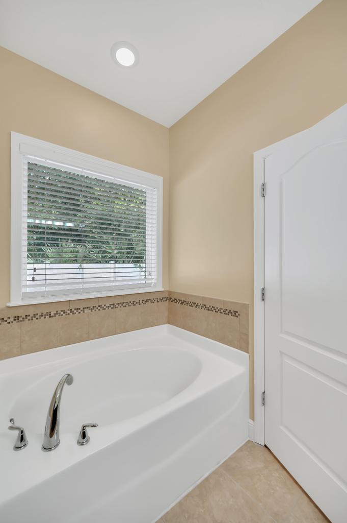 5335 NW Wisk Fern Circle
