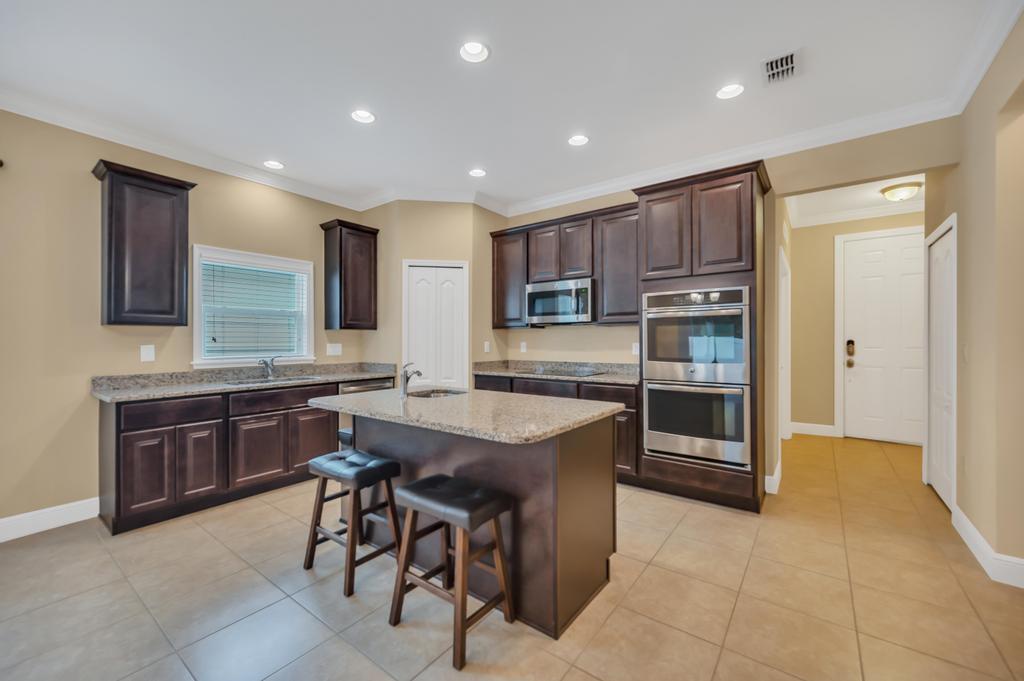 5335 NW Wisk Fern Circle