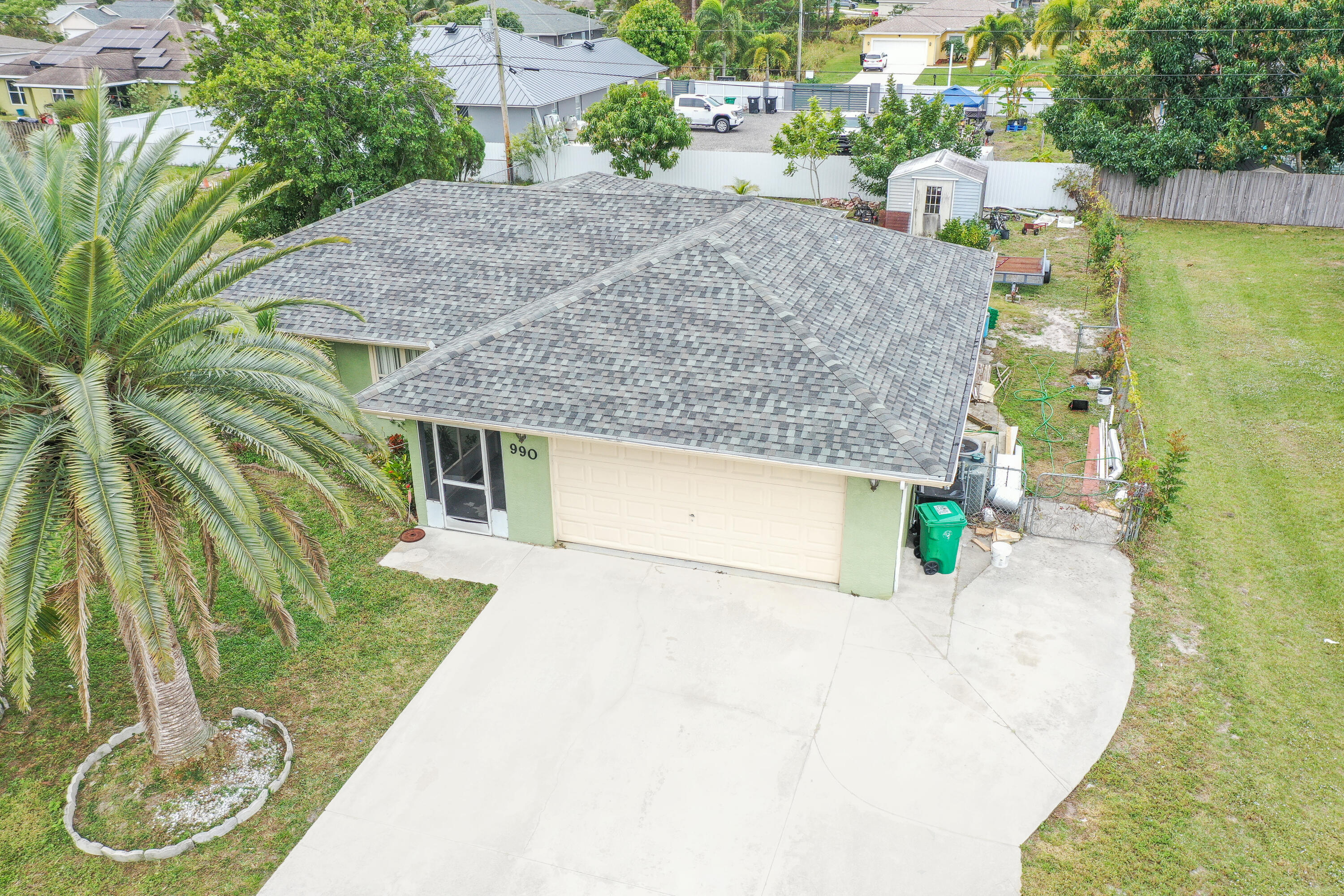 990 SW Del Rio Boulevard