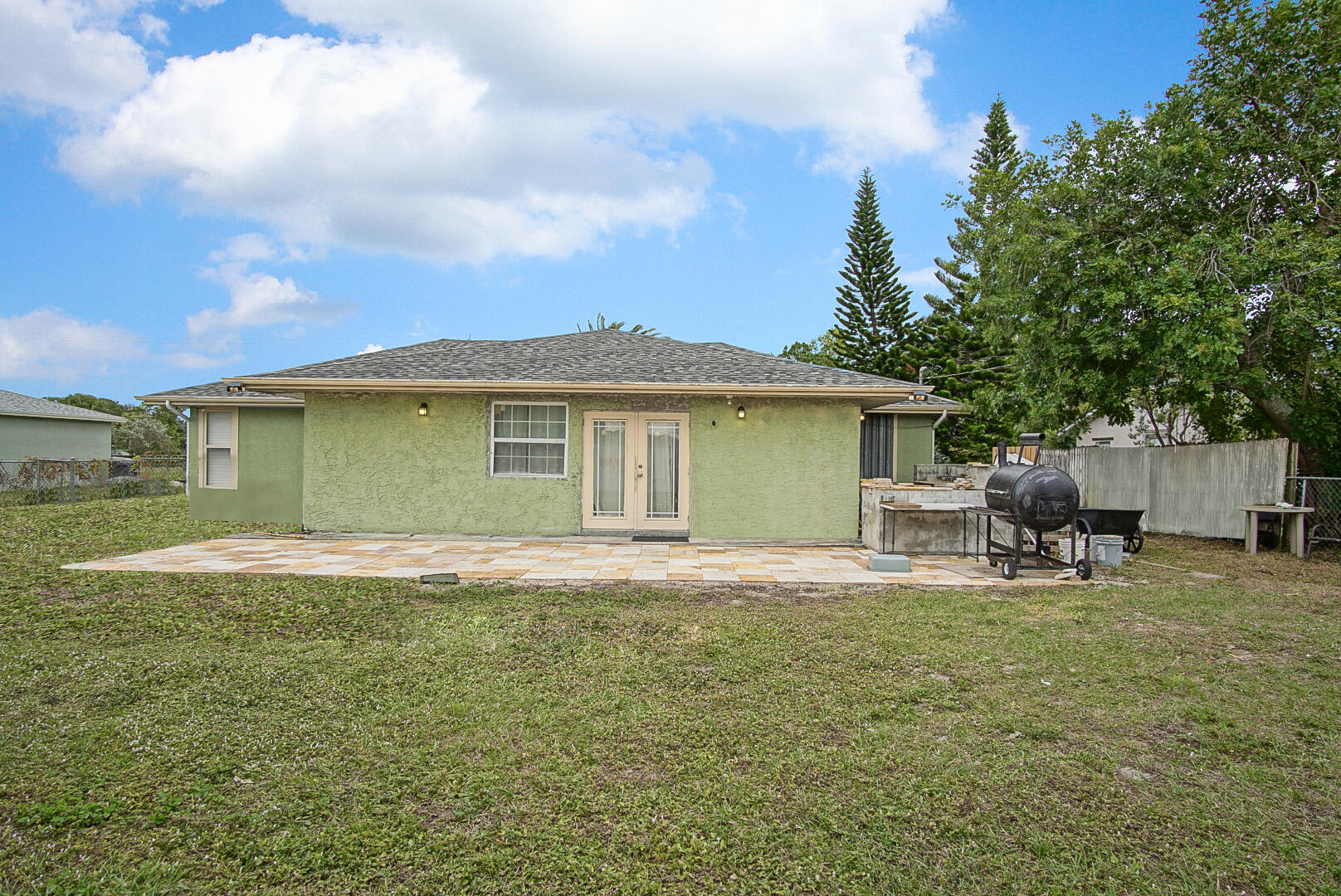 990 SW Del Rio Boulevard