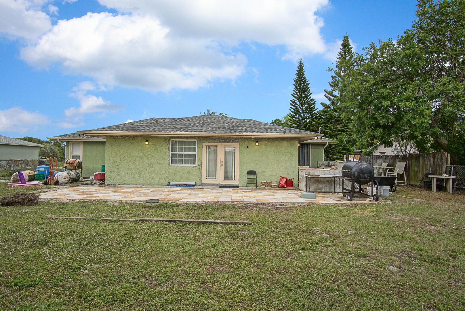 990 SW Del Rio Boulevard