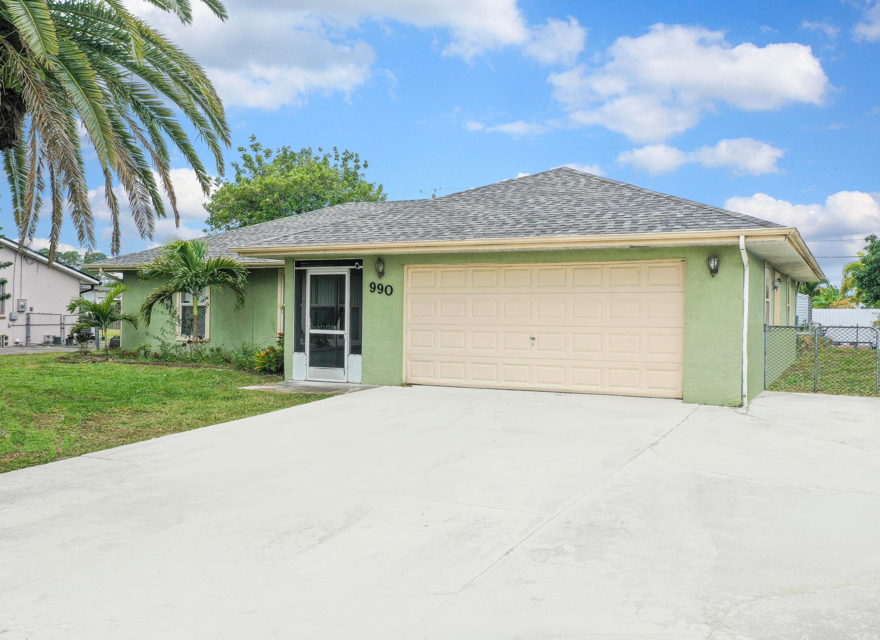 990 SW Del Rio Boulevard