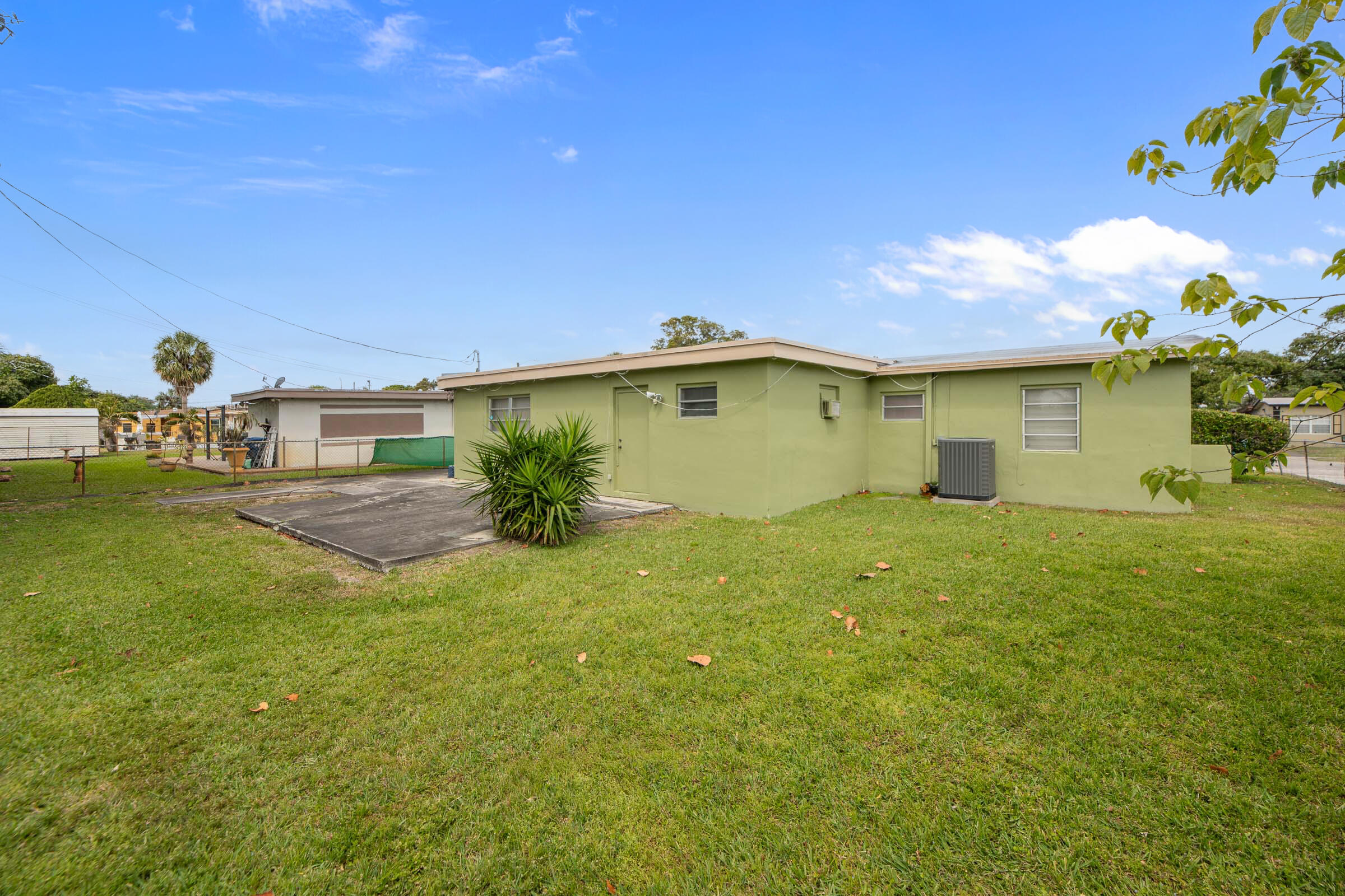 3460 NW 6 Street