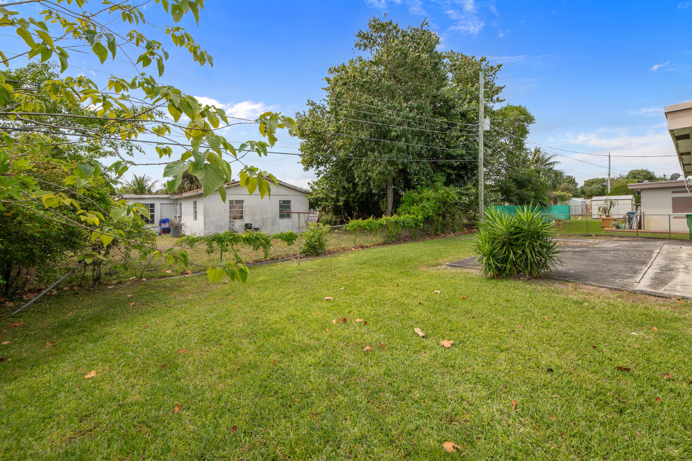 3460 NW 6 Street