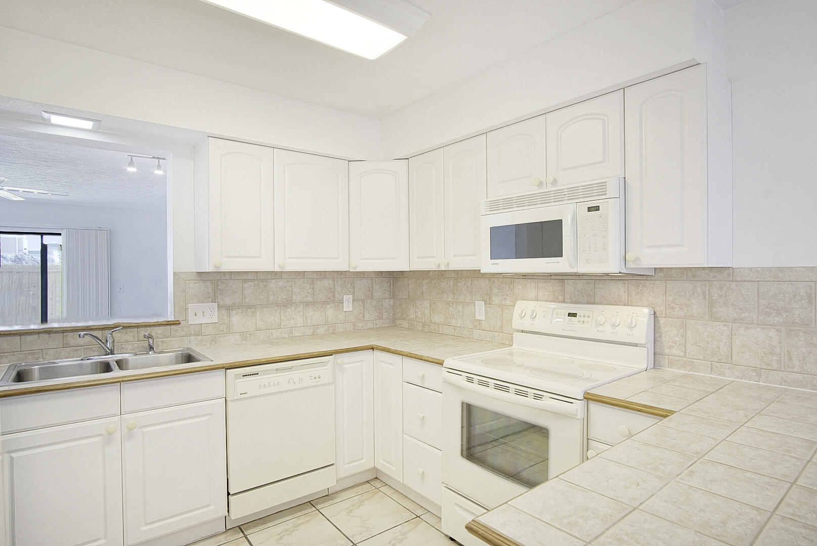 2060 Colonial Road 2