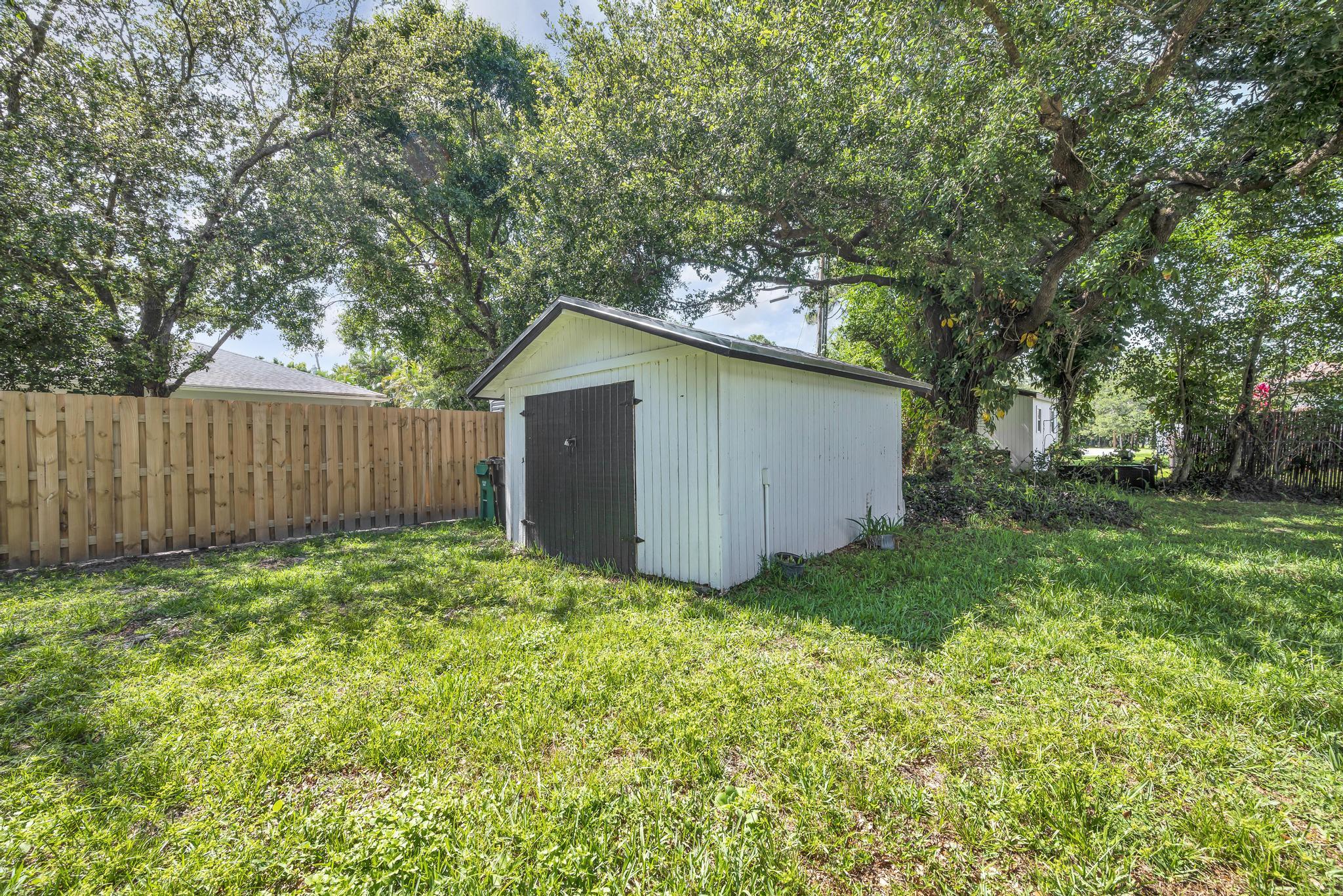 2033 SW Justison Avenue