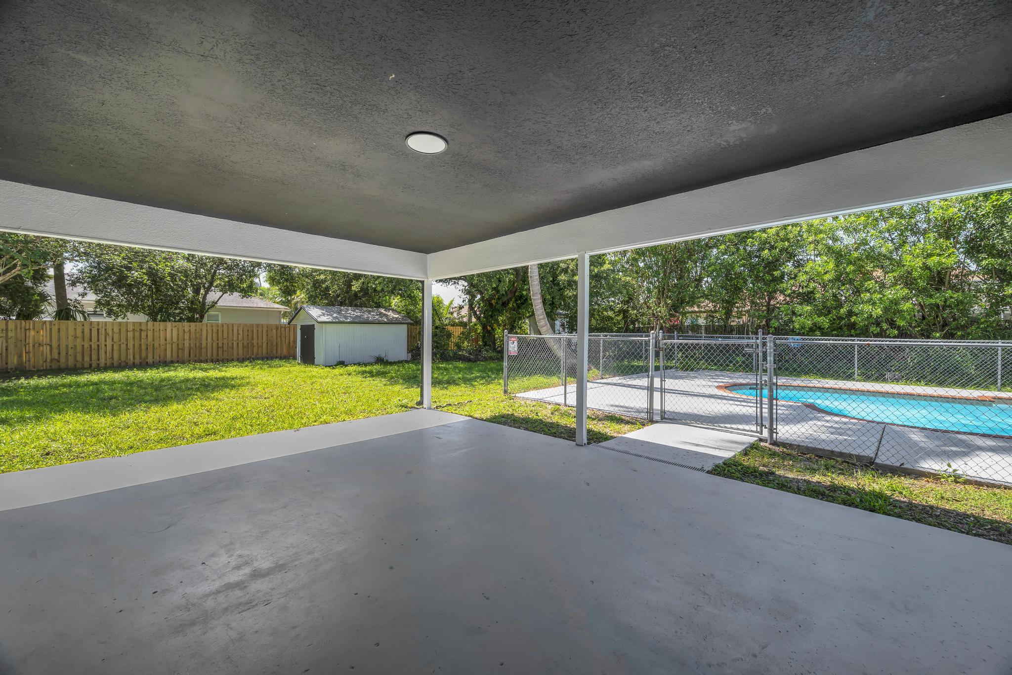 2033 SW Justison Avenue
