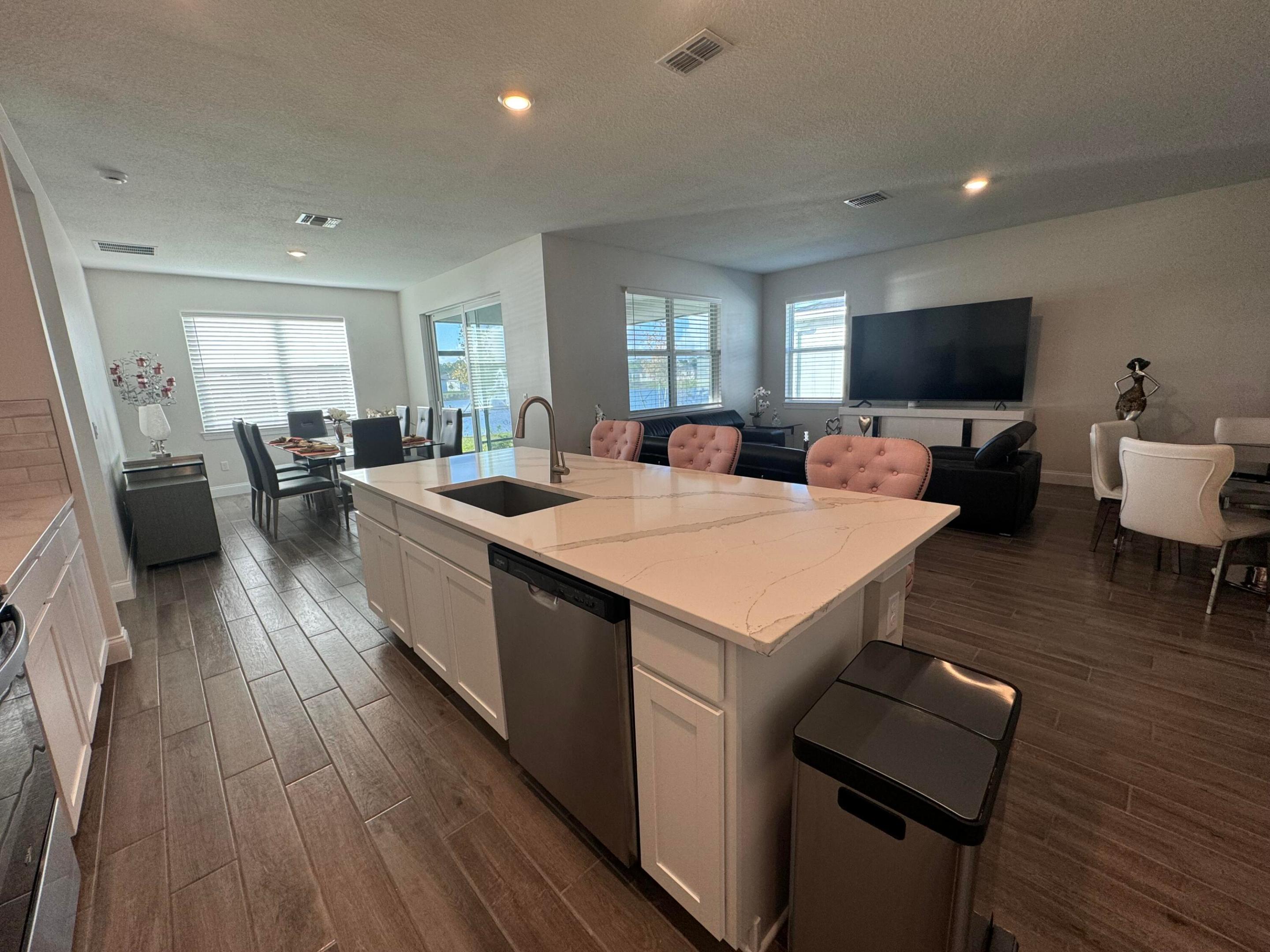 8643 Dahlia Circle