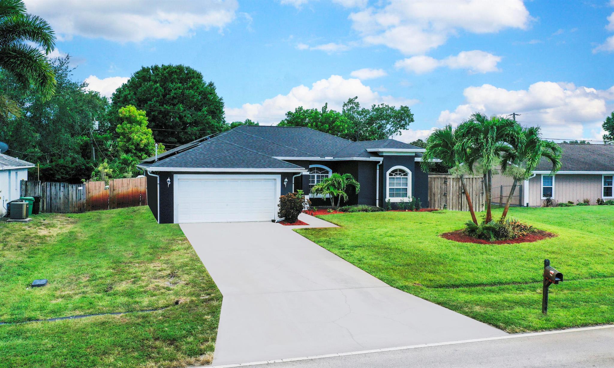 1750 SW Cameo Boulevard