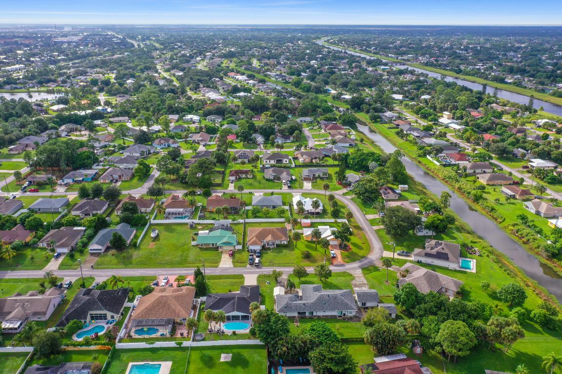 2662 SW Cadet Circle