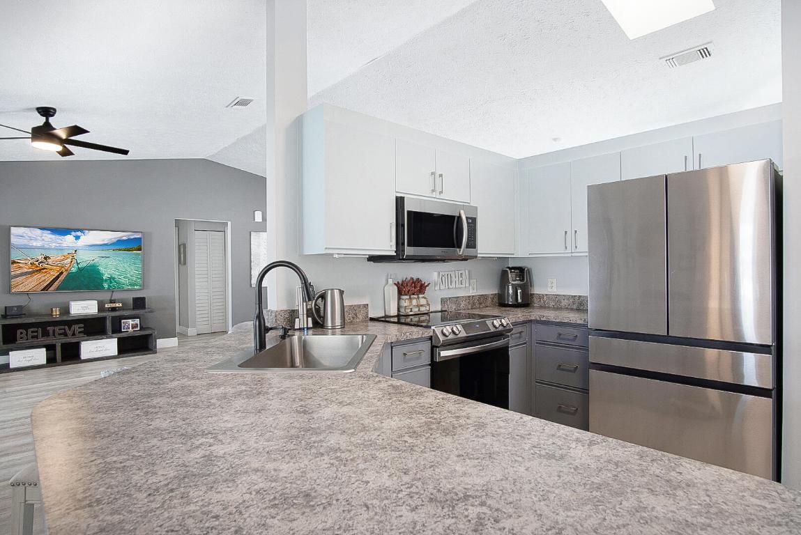 2662 SW Cadet Circle