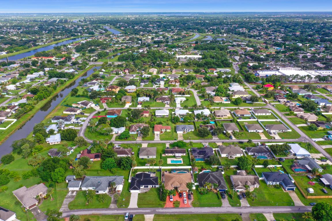 2662 SW Cadet Circle