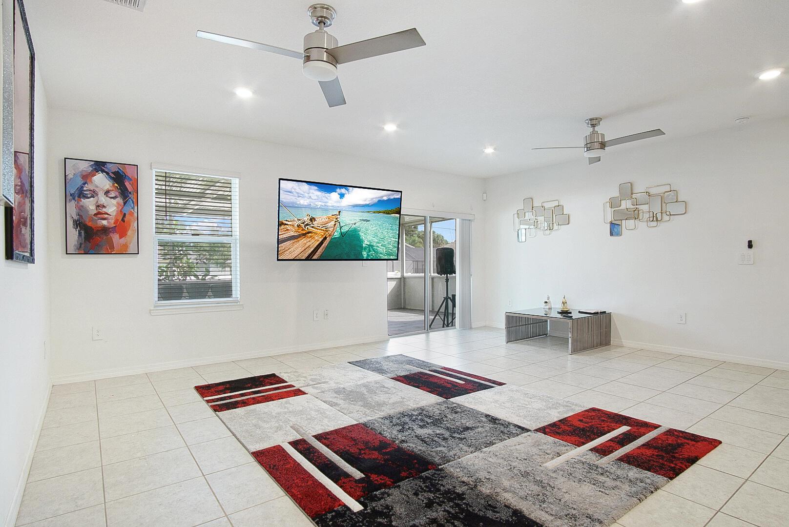 279 SW Statler Avenue