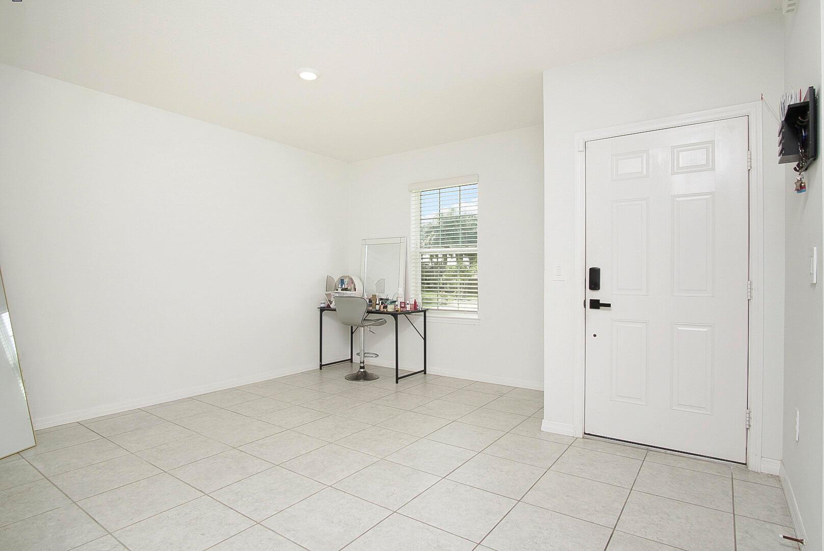 279 SW Statler Avenue