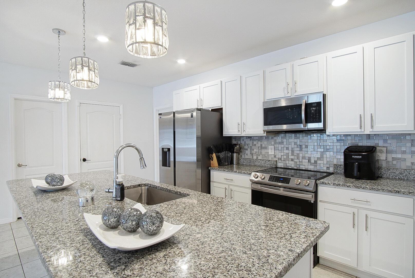 279 SW Statler Avenue