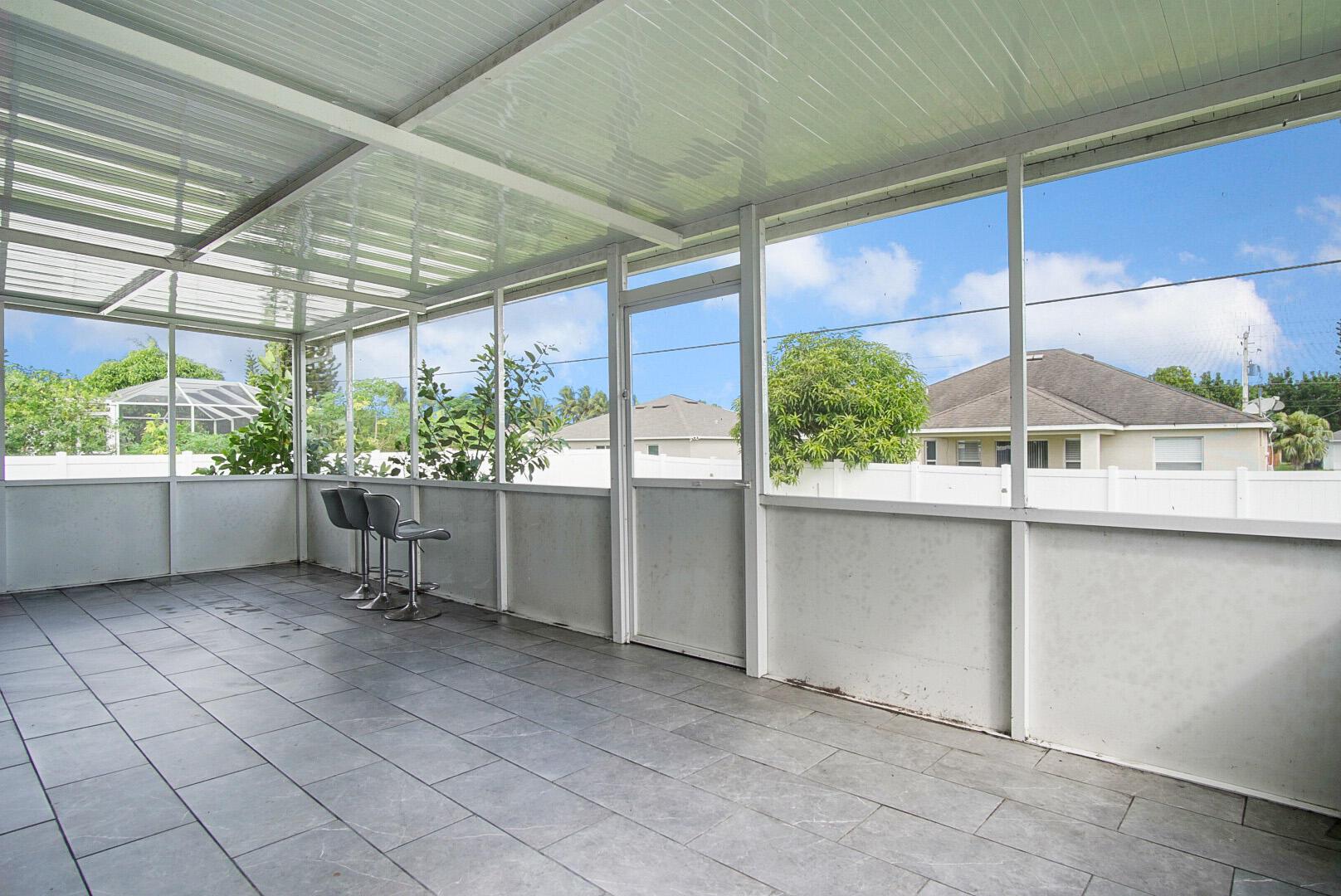 279 SW Statler Avenue