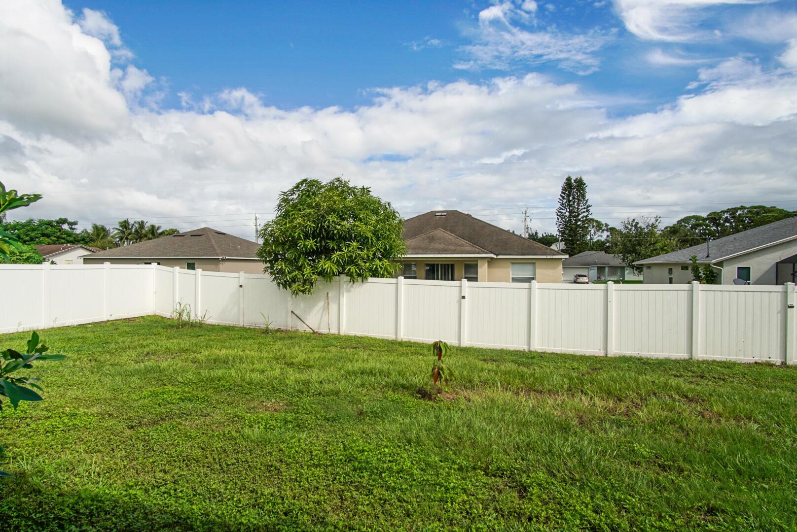 279 SW Statler Avenue