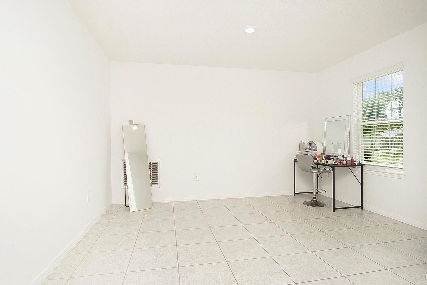 279 SW Statler Avenue