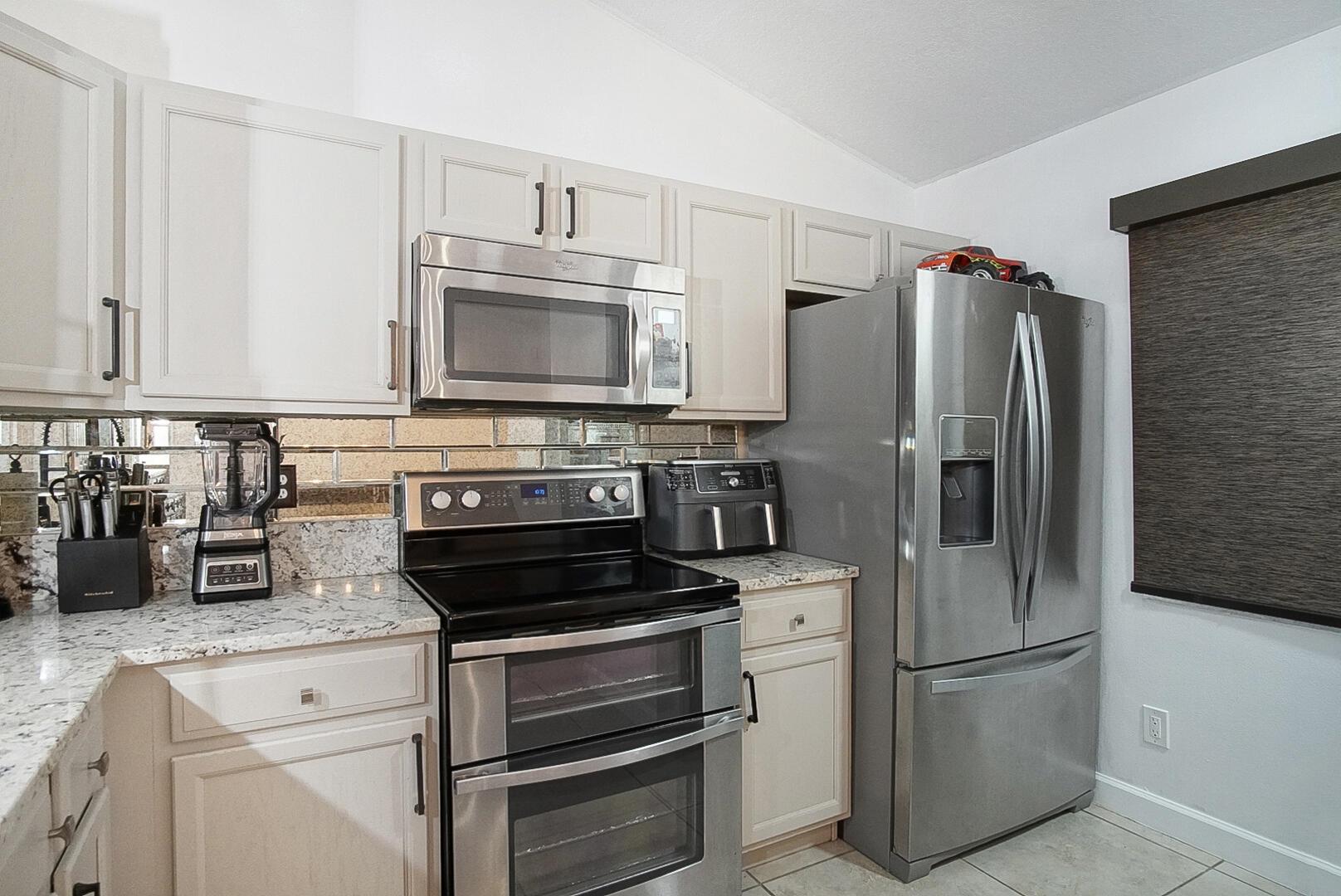 1682 SW Lofgren Avenue