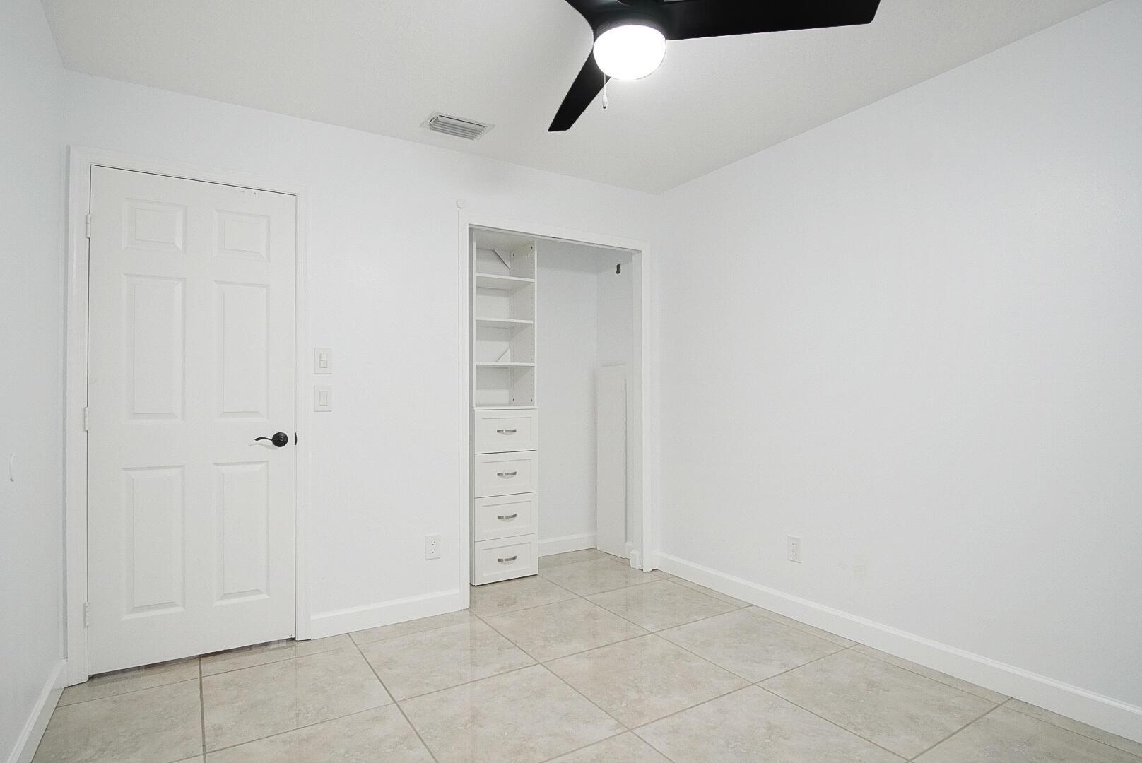 1682 SW Lofgren Avenue