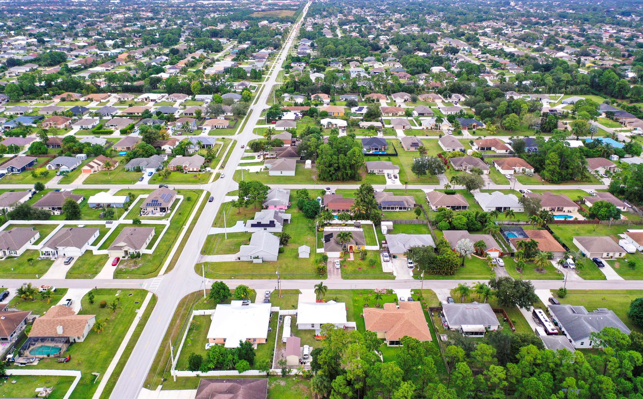 1682 SW Lofgren Avenue