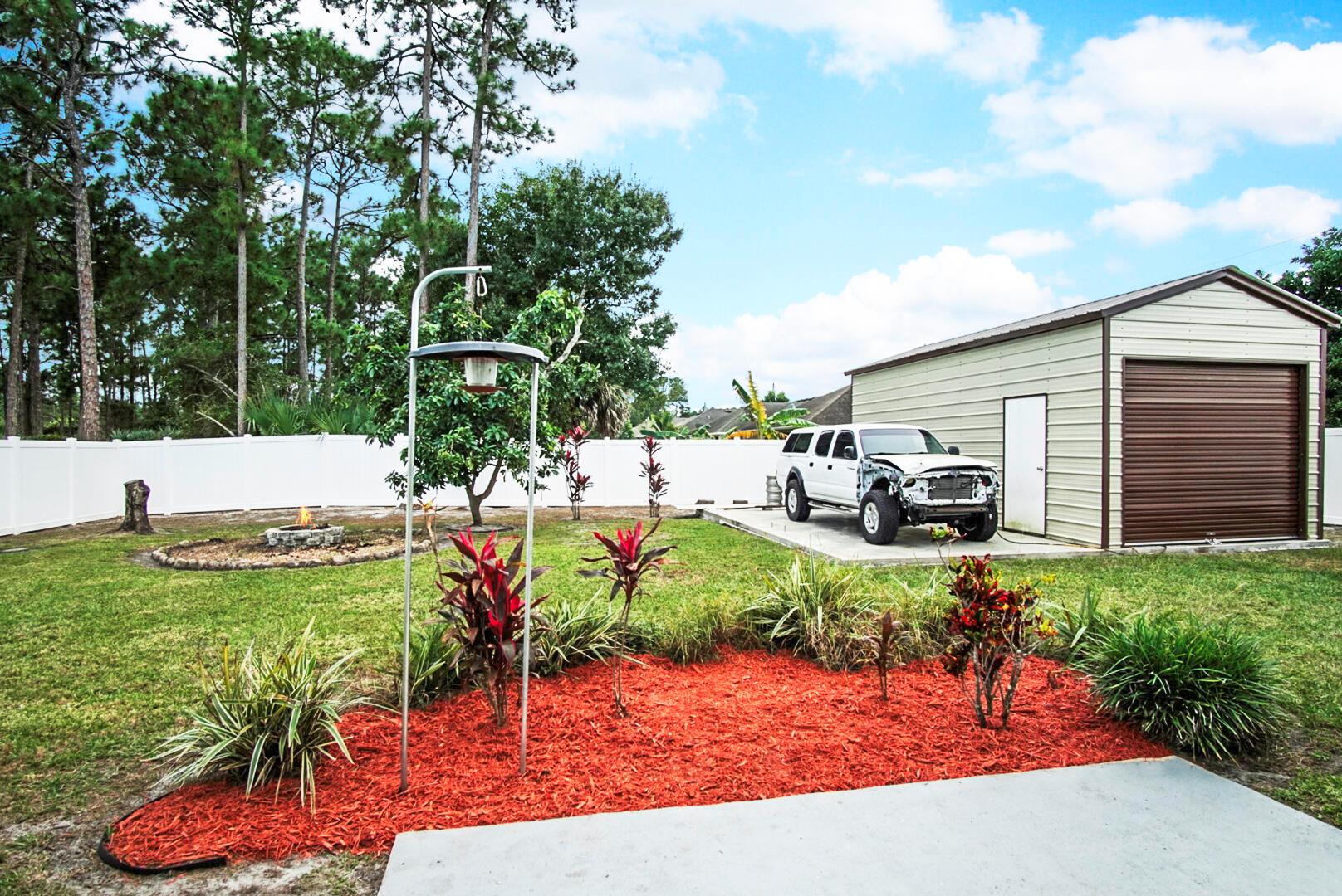 1682 SW Lofgren Avenue