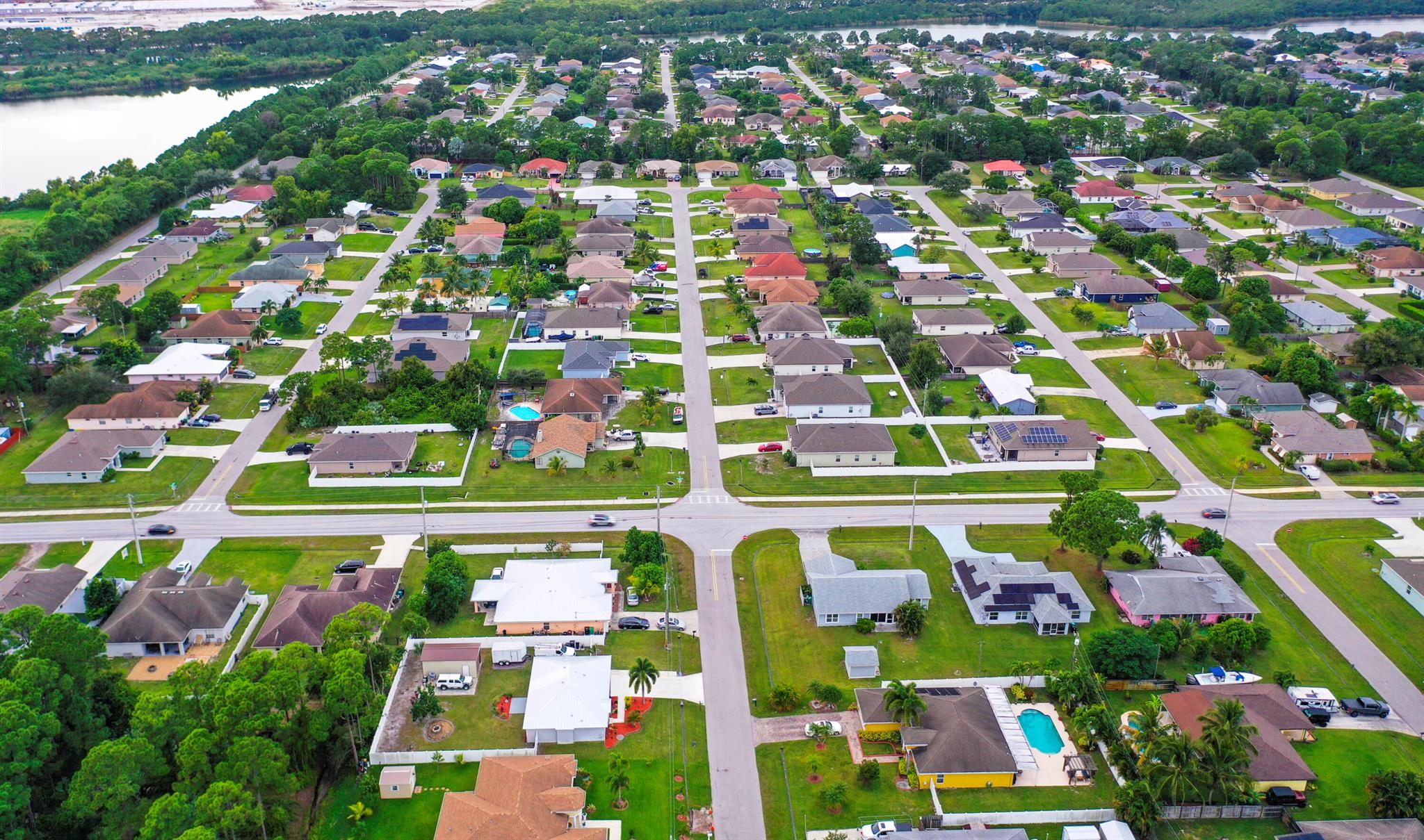 1682 SW Lofgren Avenue