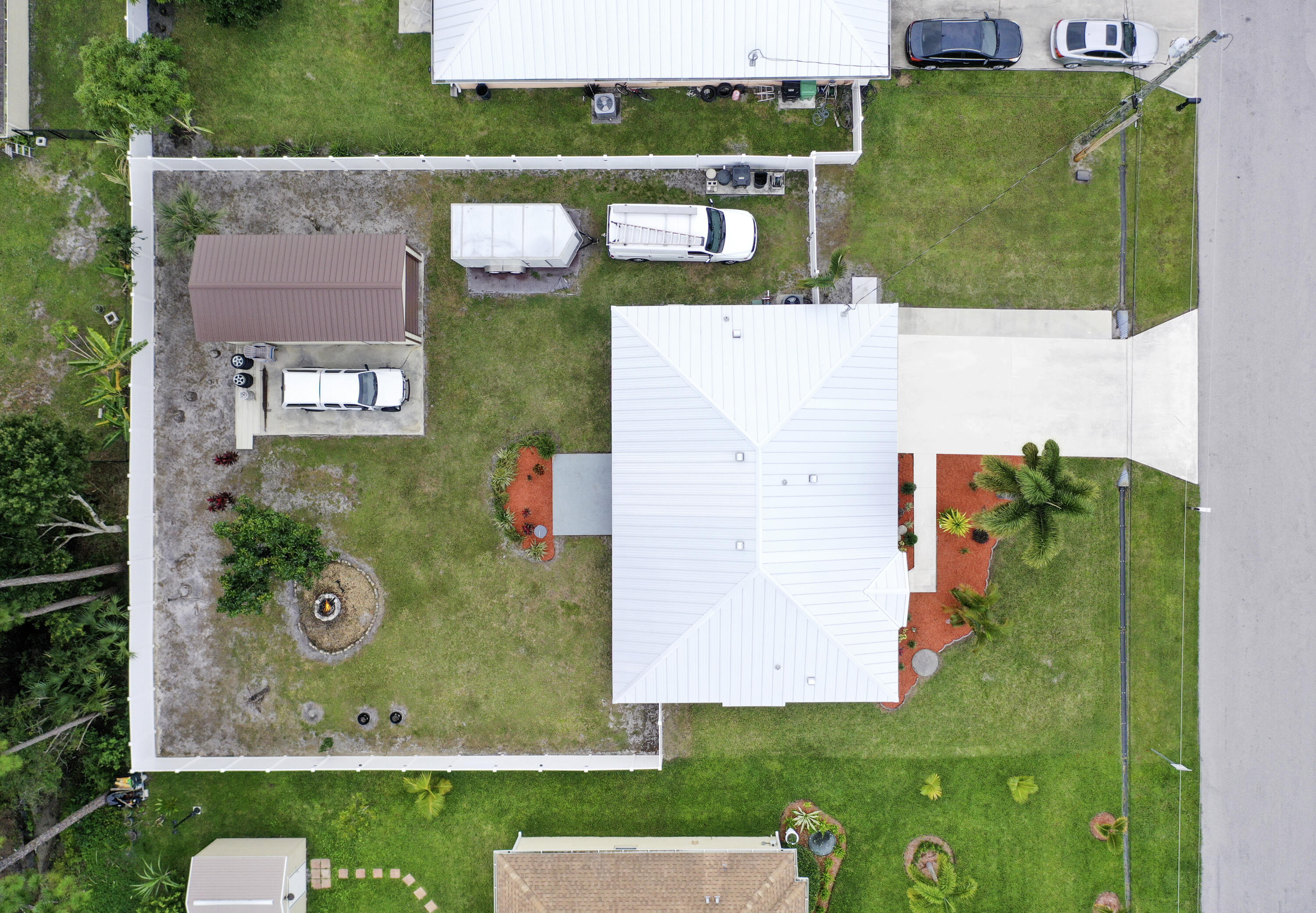 1682 SW Lofgren Avenue