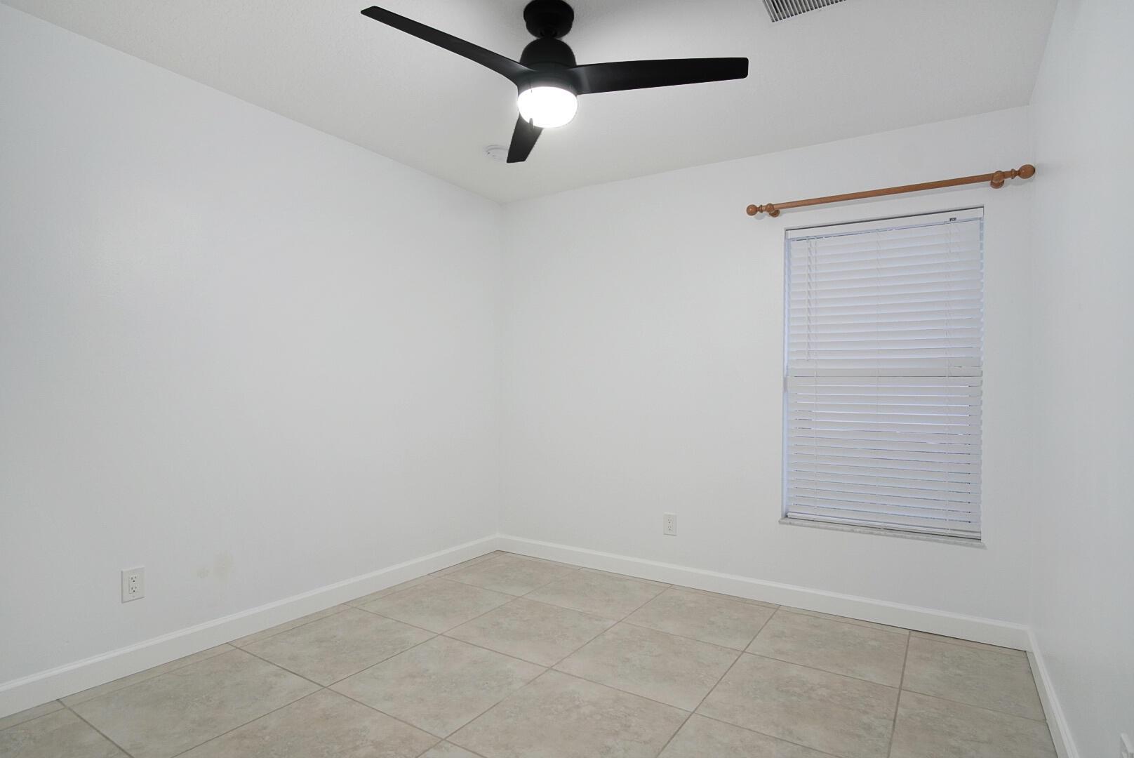 1682 SW Lofgren Avenue