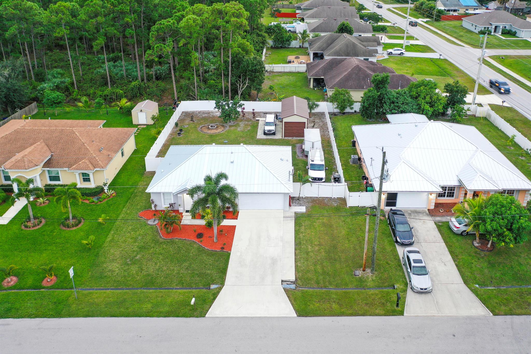 1682 SW Lofgren Avenue