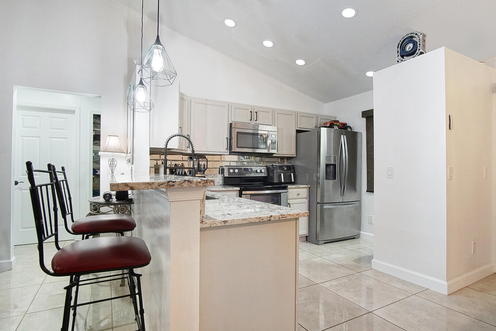 1682 SW Lofgren Avenue