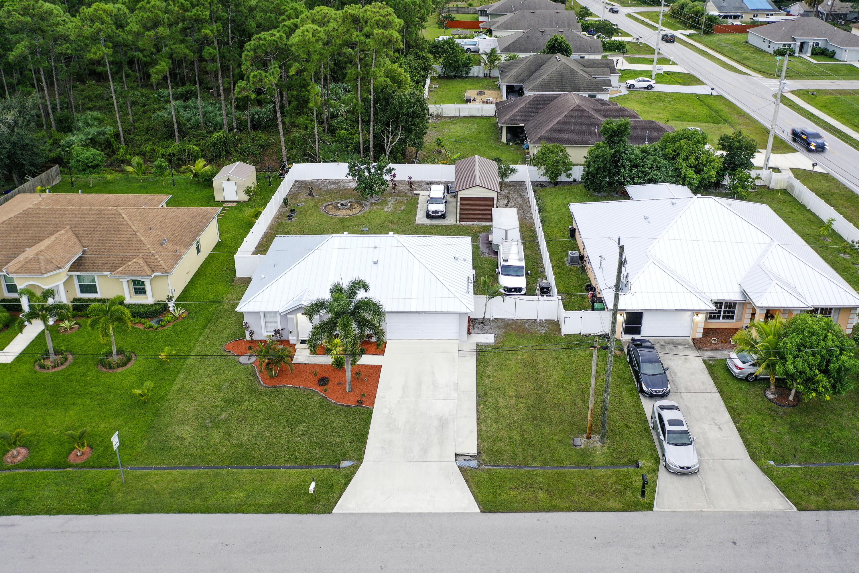 1682 SW Lofgren Avenue