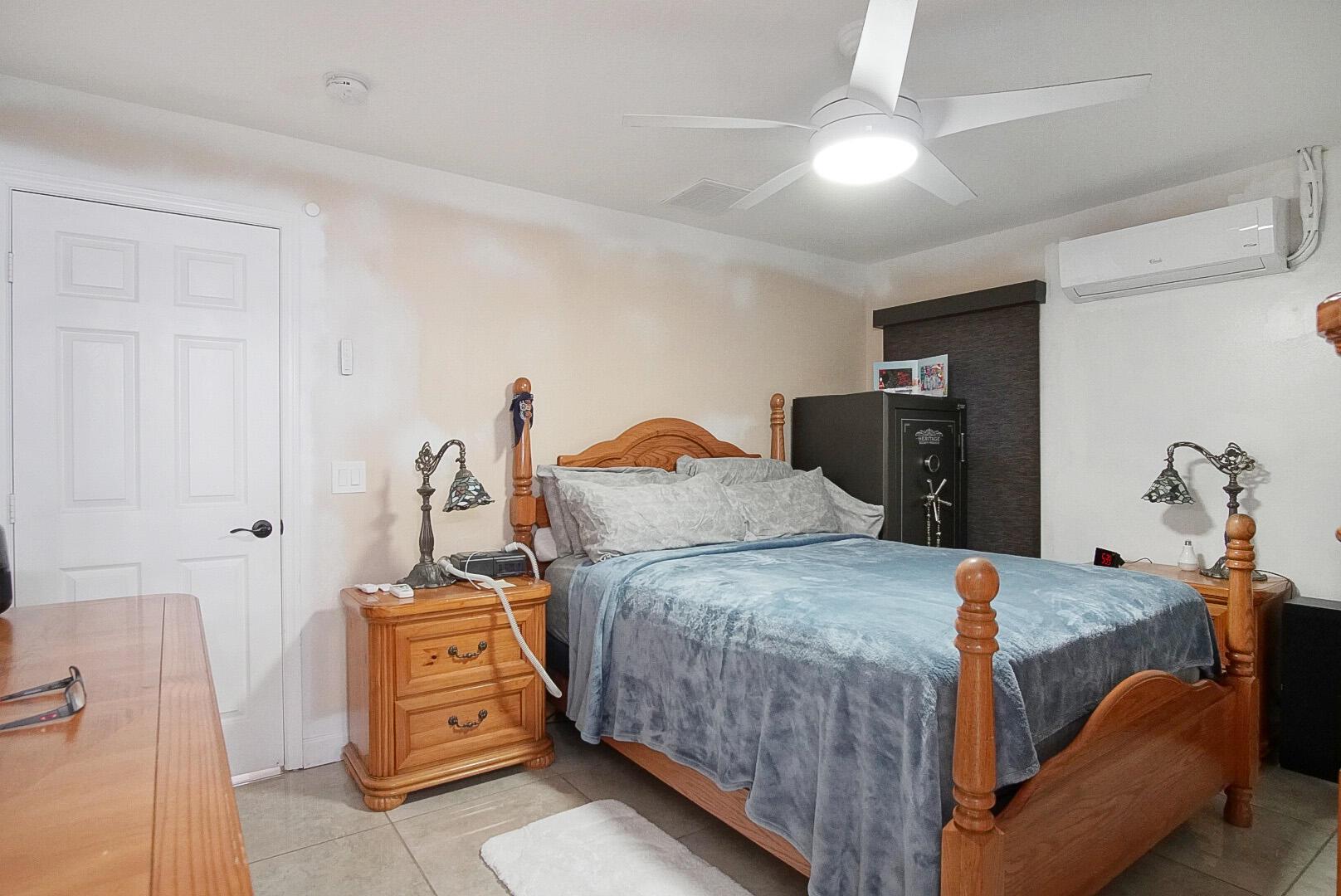 1682 SW Lofgren Avenue