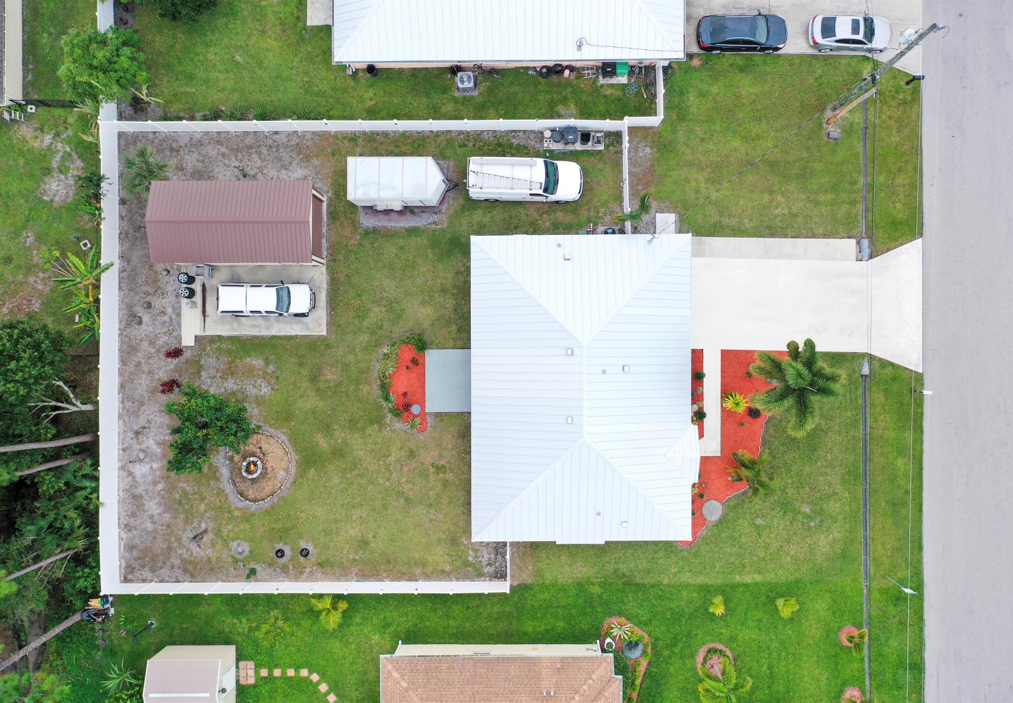 1682 SW Lofgren Avenue