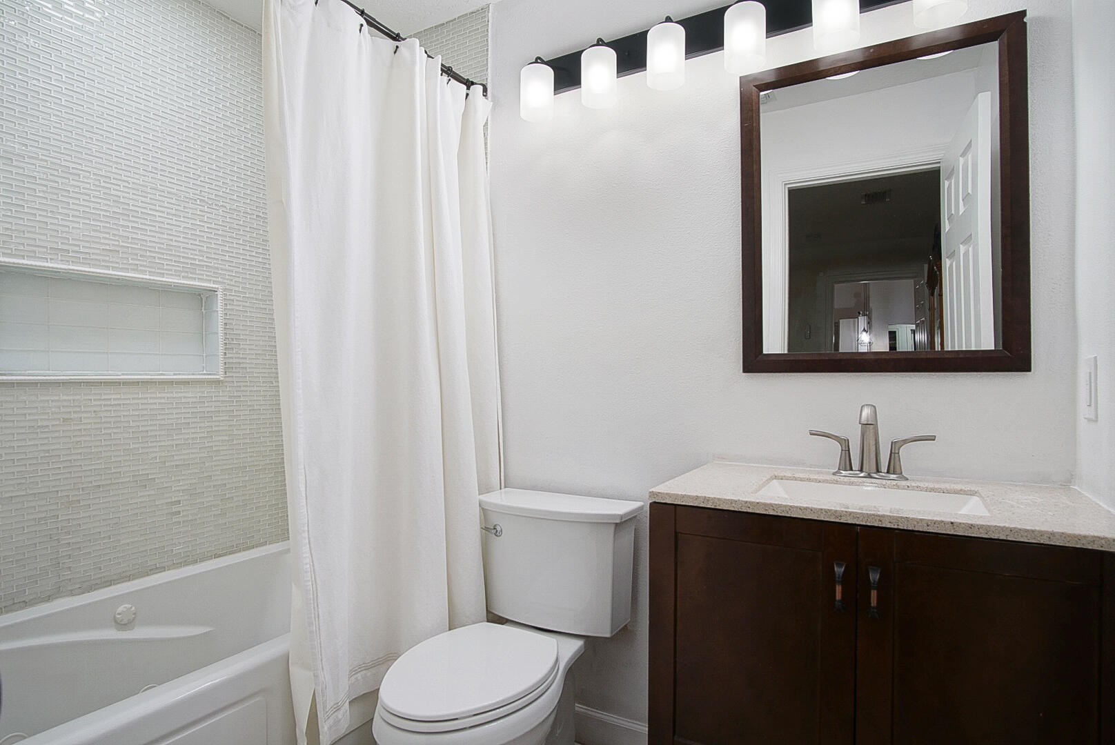 1682 SW Lofgren Avenue