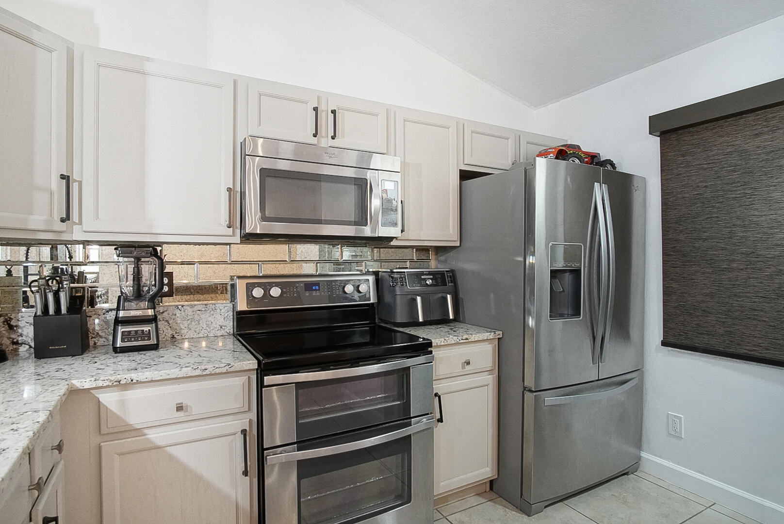 1682 SW Lofgren Avenue