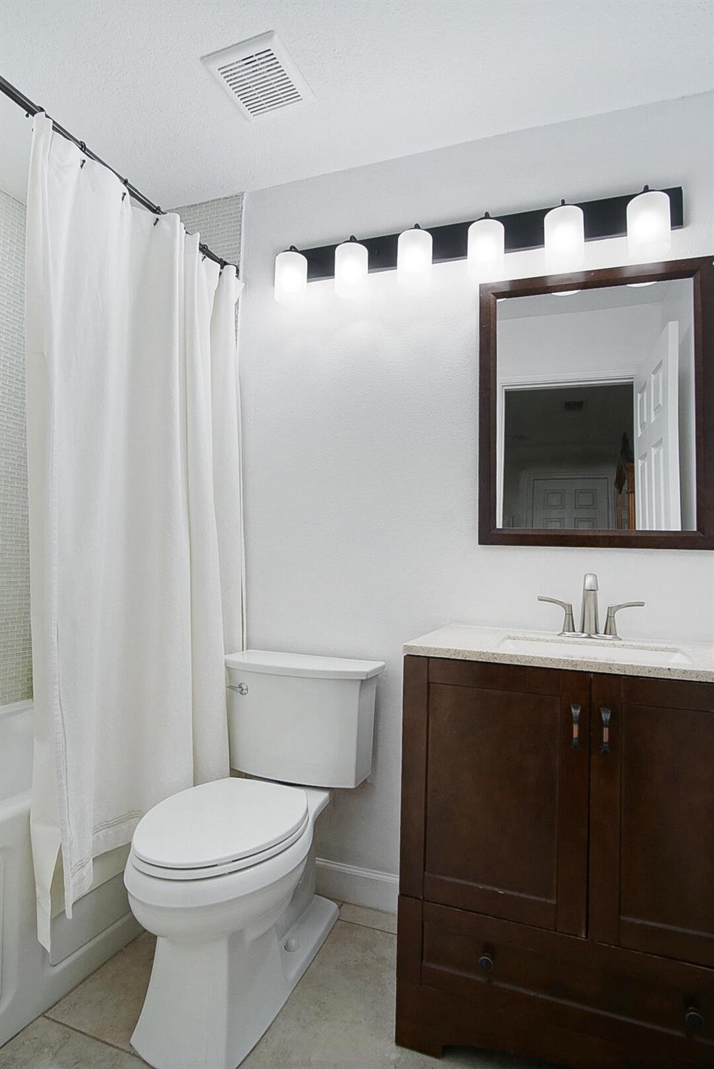 1682 SW Lofgren Avenue