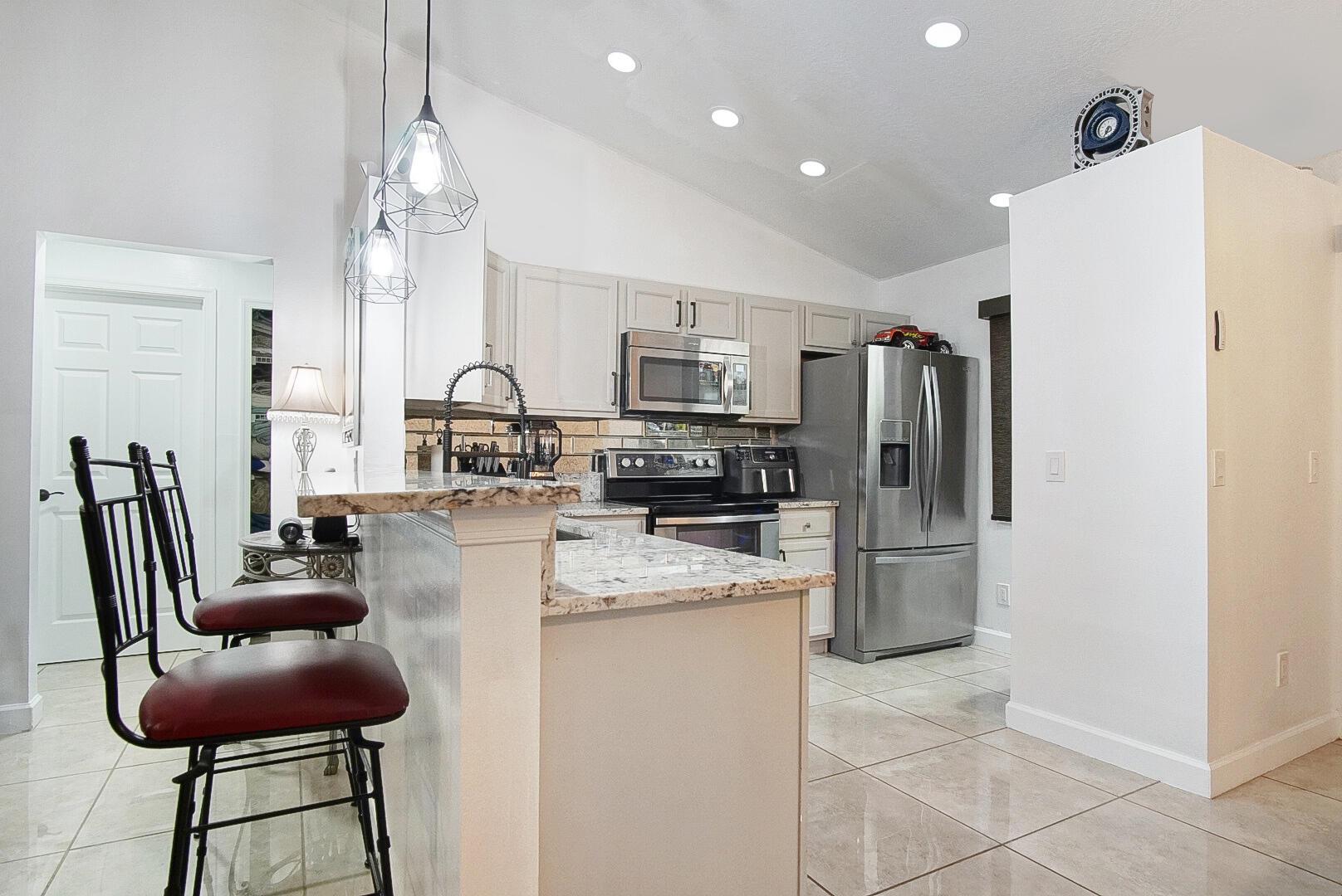 1682 SW Lofgren Avenue